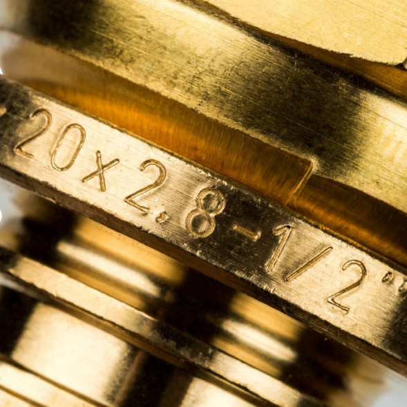 SFA-0019-002012 STOUT Переходник с накидной гайкой 20xG 1/2  для труб из сшитого полиэтилена аксиальный (3400C7H042028B)