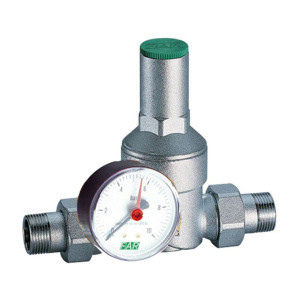 Редуктор давления хром.  1/2" (НР-НР), с манометром FAR